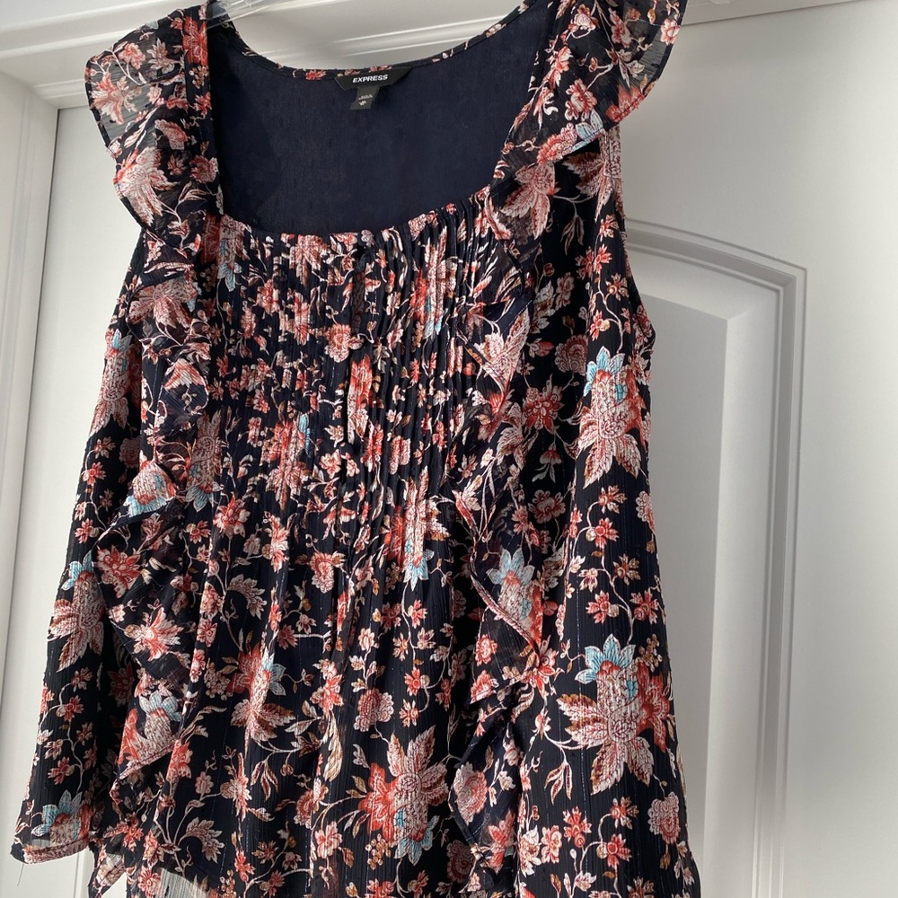 Express Ruffled Floral Top🌼🌺 - Picture 2 of 13